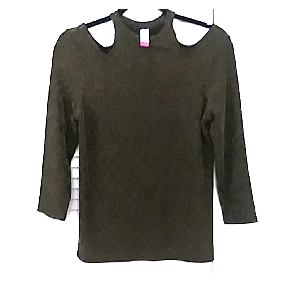 Black top with cut out shoulders